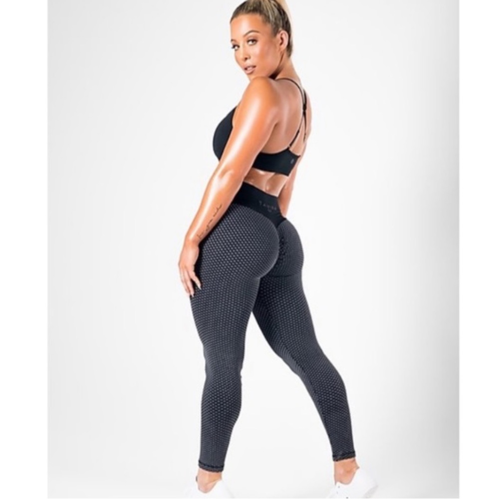 NWT Tahira by KB Black and Gray Scrunch Butt Leggings Small